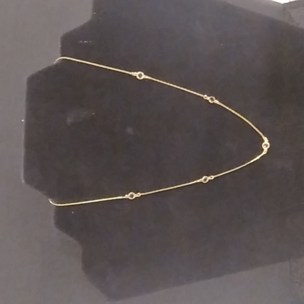 Gold chain with 5 round purple crystals